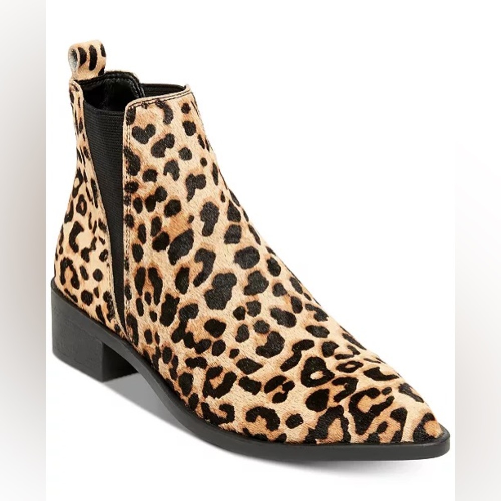 Like NEW Steve Madden Booties